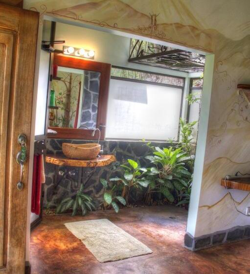 بنجلو قياسى, Gingerbread Restaurant &