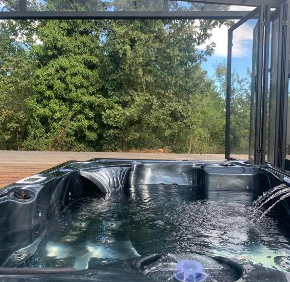 스탠다드 스튜디오 풀장 전망, Sous Les Oliviers Jacuzzi Studios De Standing Tout équipés