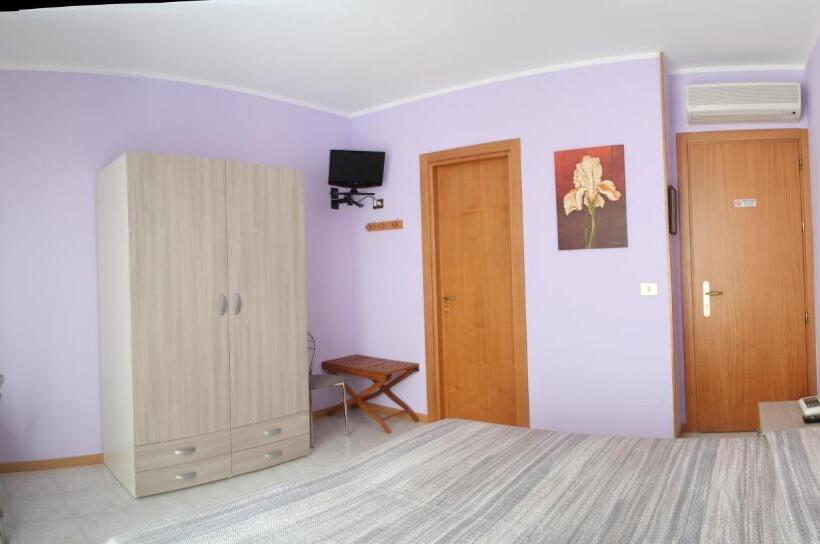 חדר סטנדרט לשלושה, Albergo Esperia