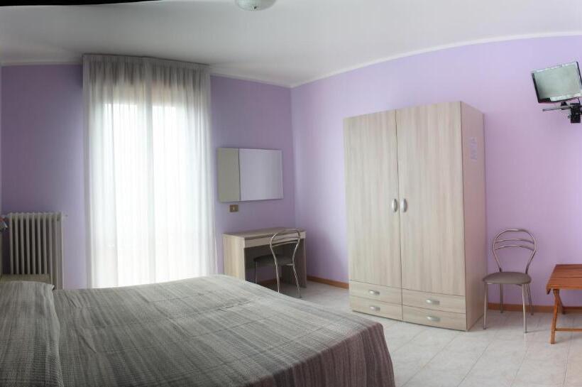 חדר סטנדרט לארבעה, Albergo Esperia