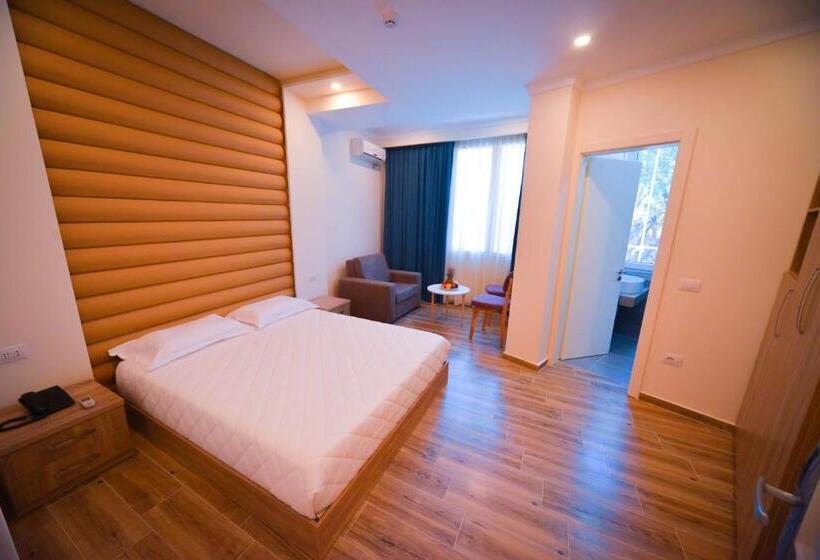 חדר סטנדרט לשלושה, Elesio