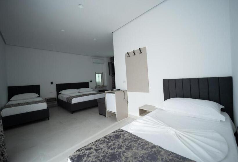 Четырехместный Номер Стандарт с Балконом, Kapri