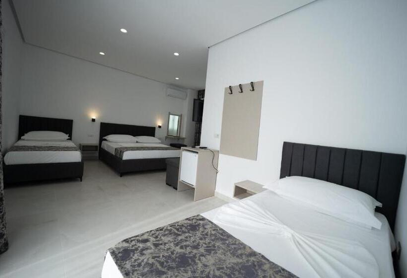 Четырехместный Номер Стандарт с Балконом, Kapri