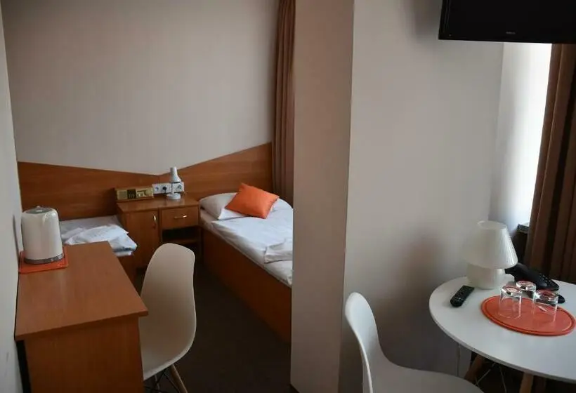 Economy Triple Room, Pzmot
