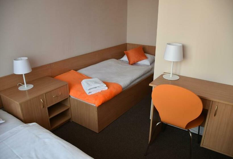 Economy Triple Room, Pzmot