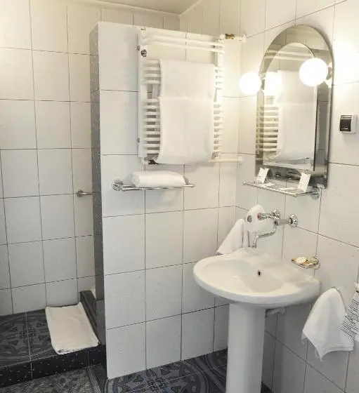 Standard-studio King-vuode, Pzmot