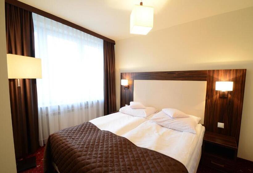 استودیو استاندارد با تخت کینگ, Pzmot