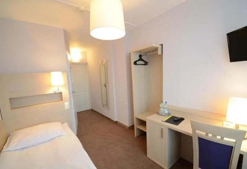 Standard Yhden Hengen Huone, Pzmot