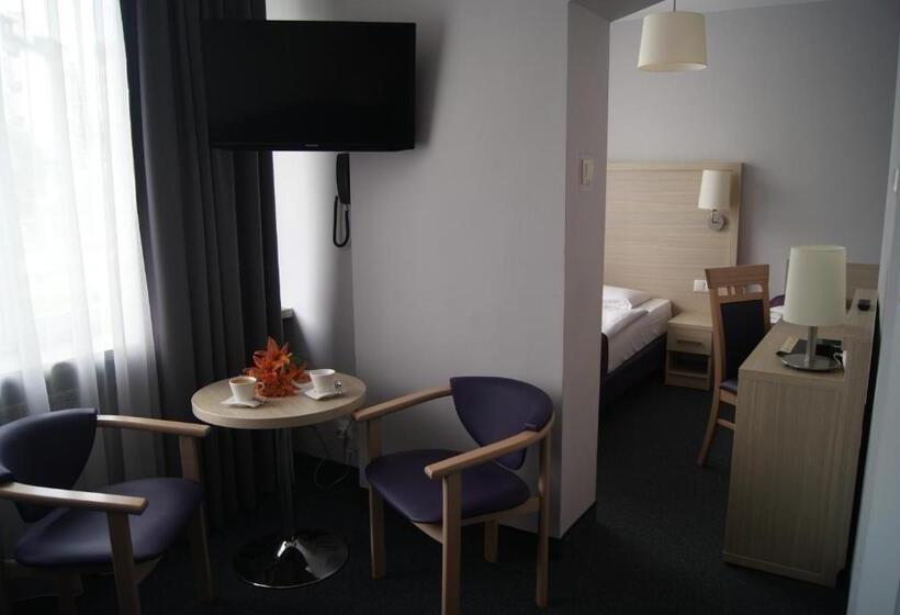 اتاق استاندارد سه نفره, Pzmot