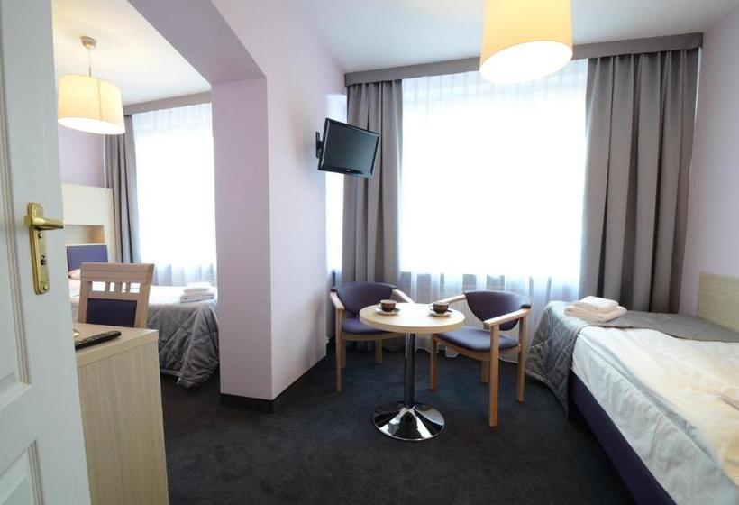 اتاق استاندارد سه نفره, Pzmot