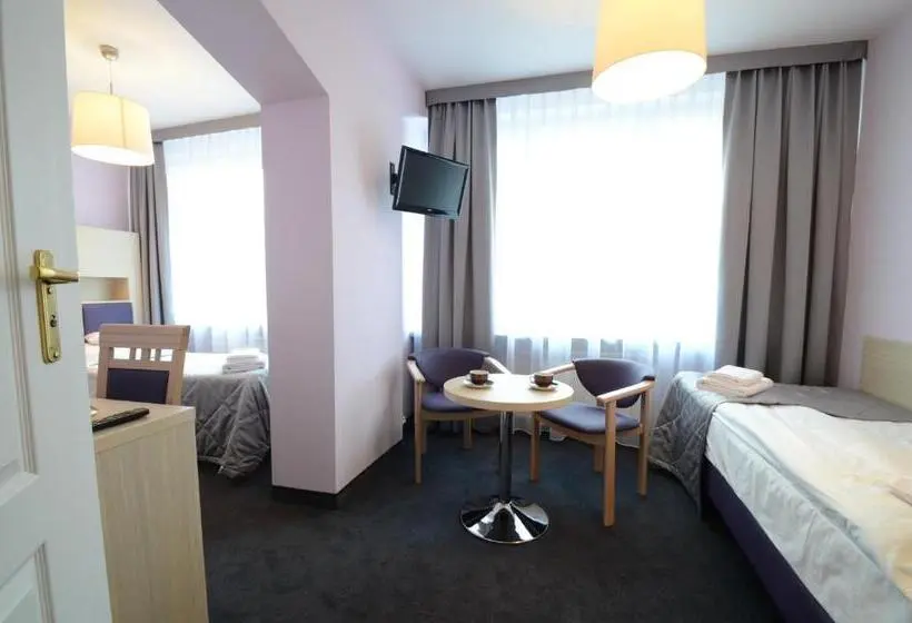 Standard Kolmen Hengen Huone, Pzmot