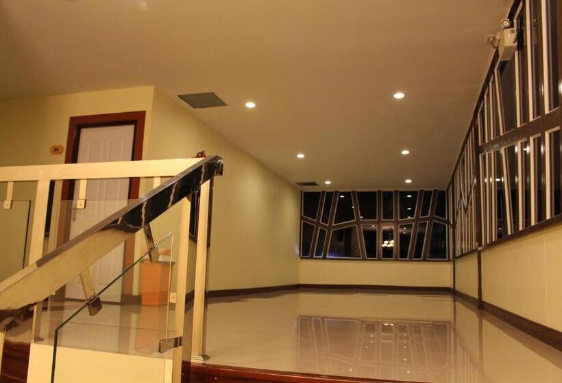 스탠다드 룸, The Lephant