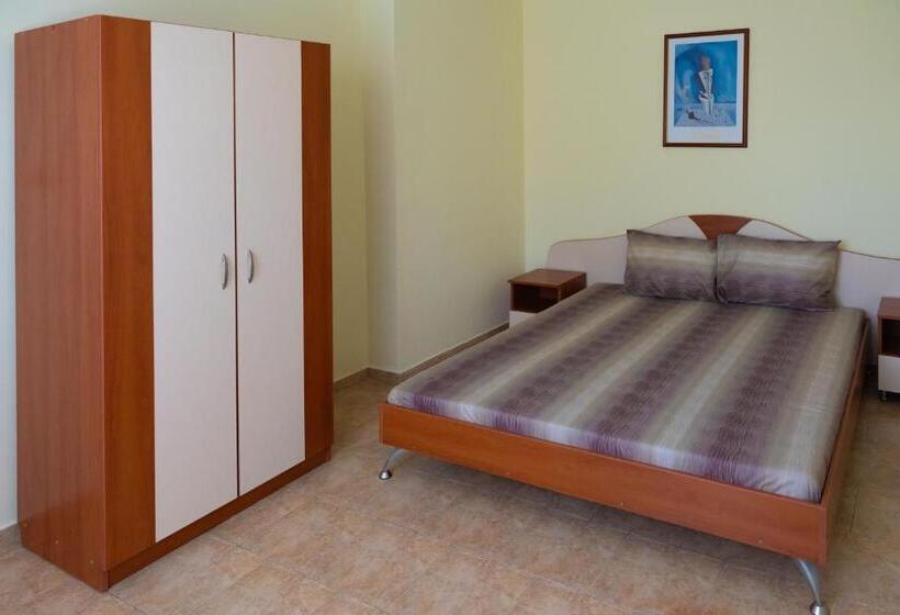 شقة غرفة واحدة, Zlatna Ribka