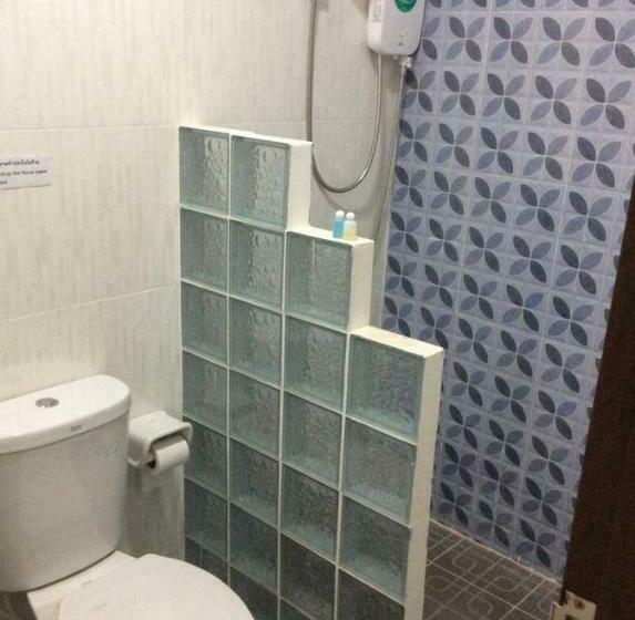 غرفة قياسية, Sorn Waree Home Place