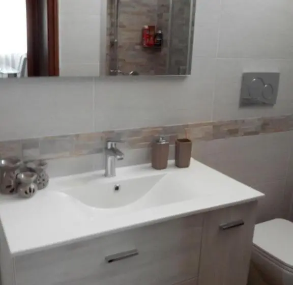 ファミリーステューディオ, Villa Lazzari B&b Tra I Due Mari