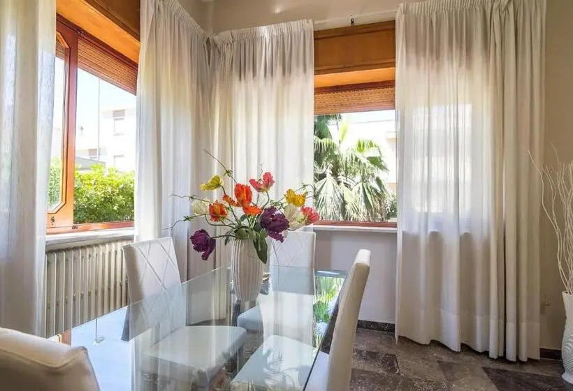 ファミリーステューディオ, Villa Lazzari B&b Tra I Due Mari