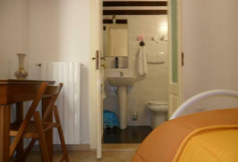 标准三人间, La Stanza Alternativa