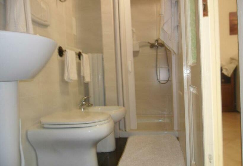 标准三人间, La Stanza Alternativa