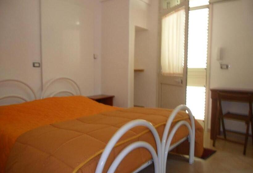 标准三人间, La Stanza Alternativa