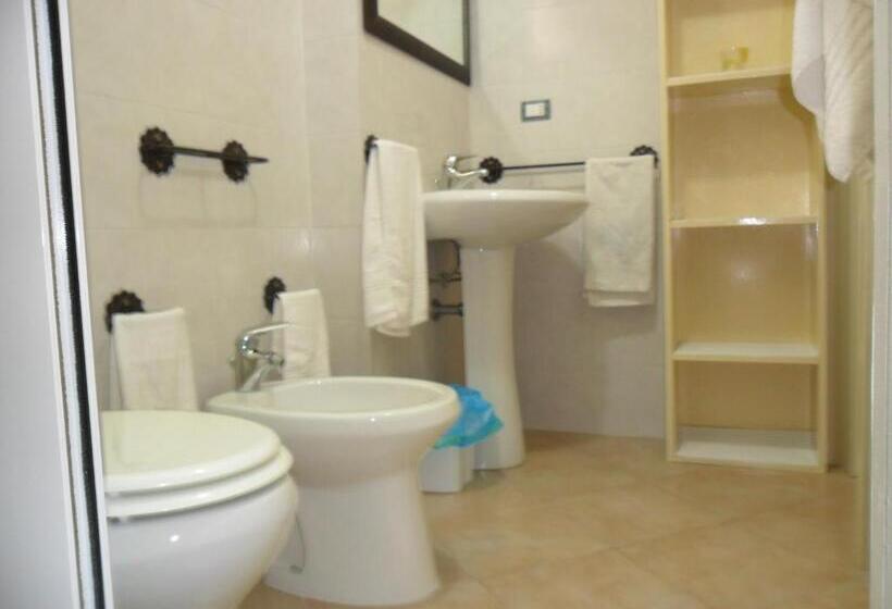 舒适三人间, La Stanza Alternativa