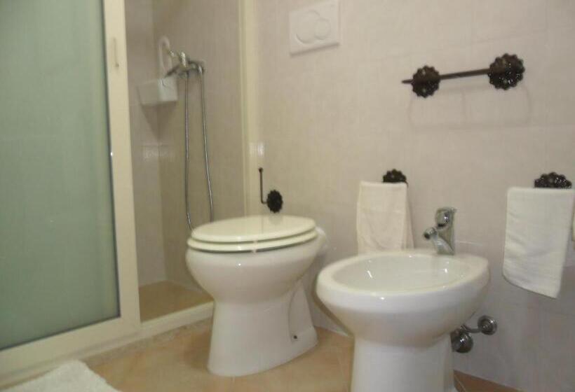 舒适三人间, La Stanza Alternativa