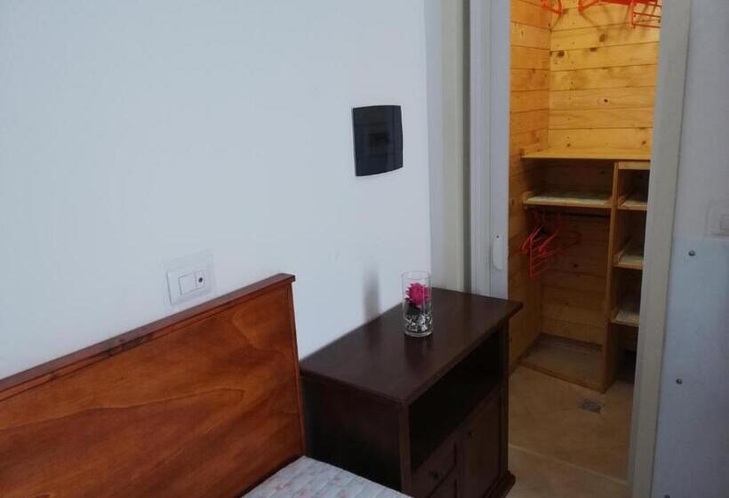 标准三人间, La Stanza Alternativa