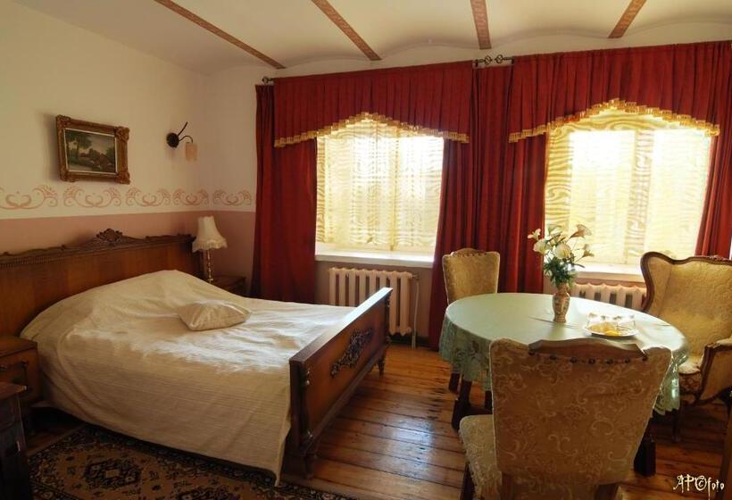 اتاق لوکس سه تخته, Cantervilla Castle