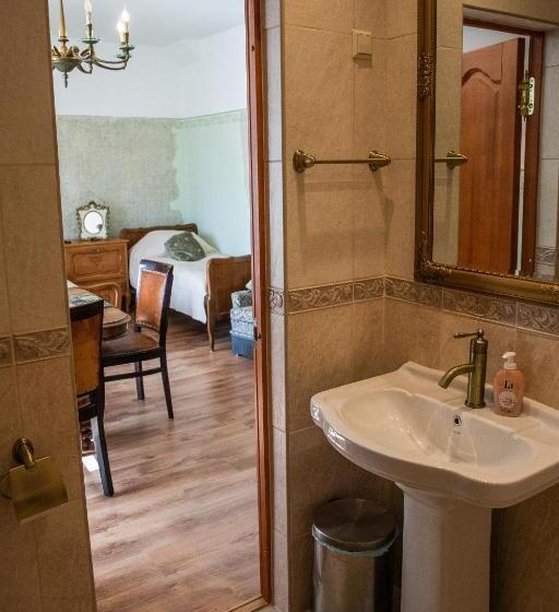 اتاق لوکس, Cantervilla Castle