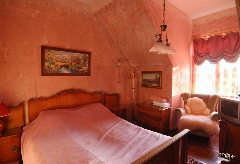 ویلای یک اتاق خوابه با استخر شنا, Cantervilla Castle