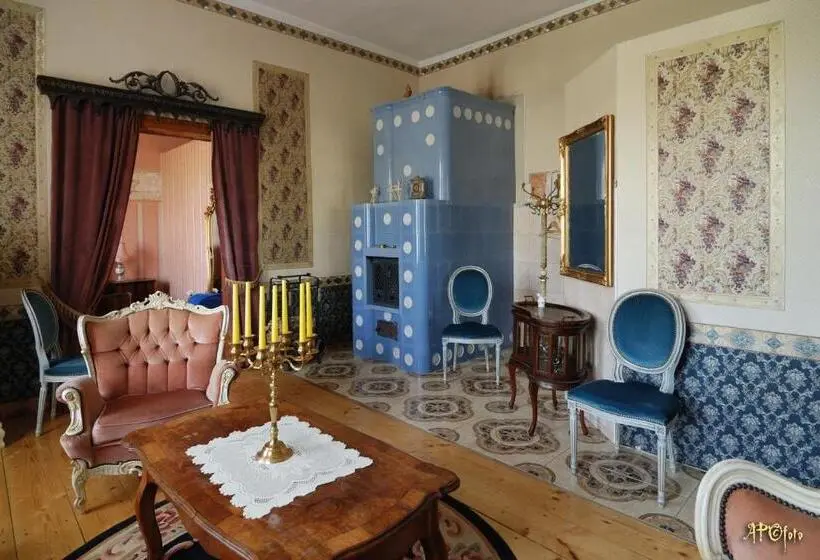ویلای یک اتاق خوابه با استخر شنا, Cantervilla Castle