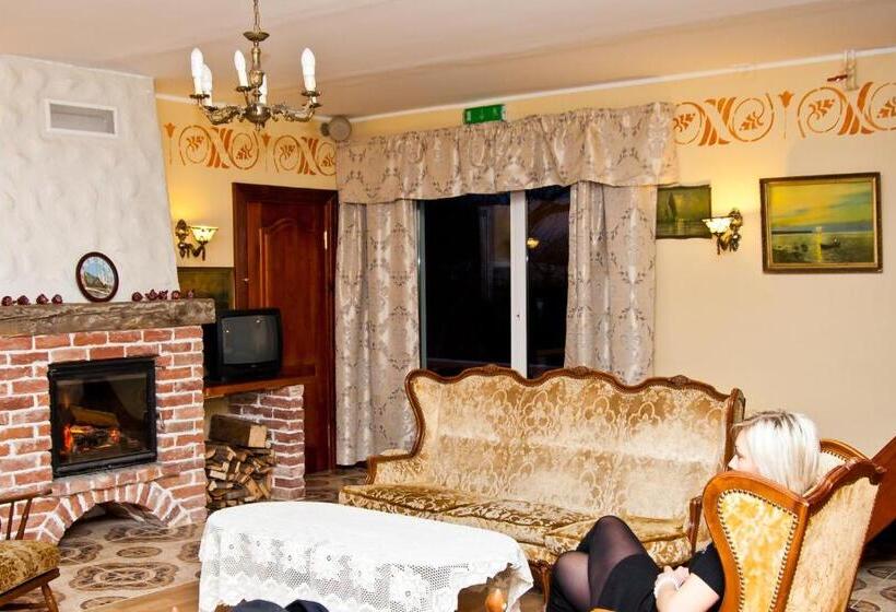 ویلای یک اتاق خوابه با استخر شنا, Cantervilla Castle