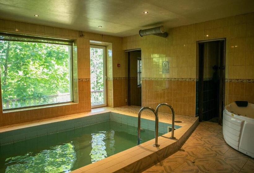 ویلای یک اتاق خوابه با استخر شنا, Cantervilla Castle