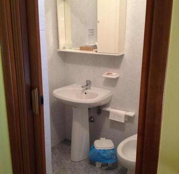 חדר סטנדרט יחיד, Giampy