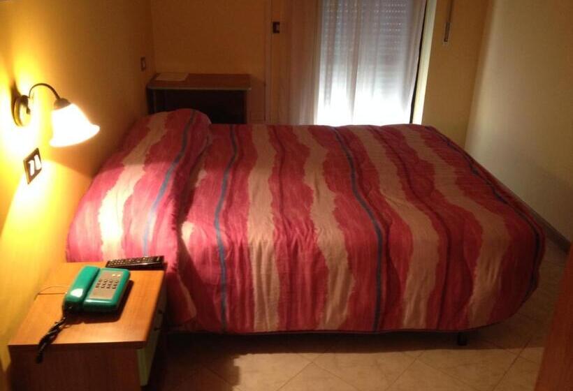 חדר סטנדרט יחיד, Giampy