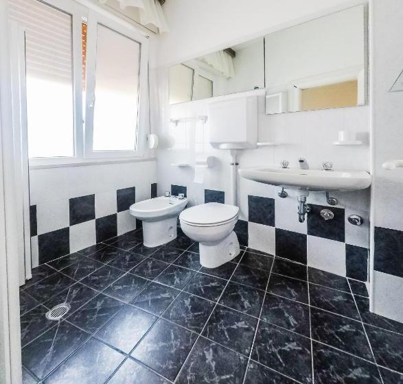 スタンダード4人部屋, Trianon