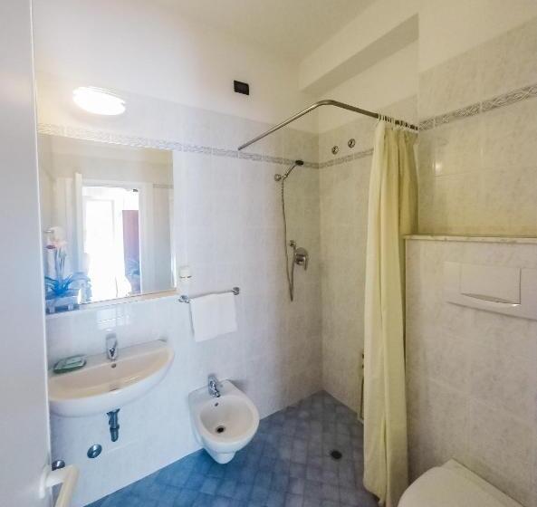 スタンダード4人部屋, Trianon