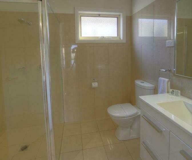 استودیوی استاندارد, Red Earth Motel