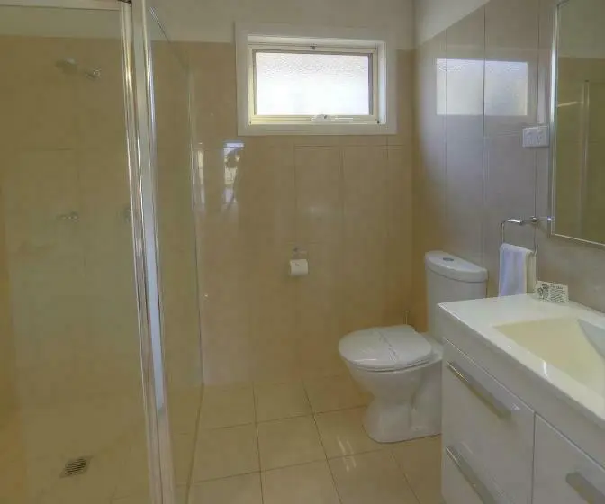 استودیوی استاندارد, Red Earth Motel