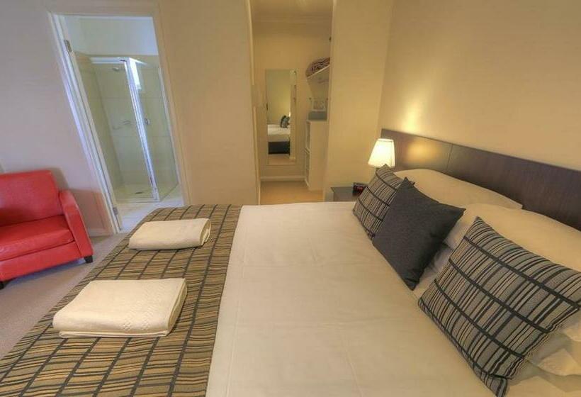 استودیوی استاندارد, Red Earth Motel