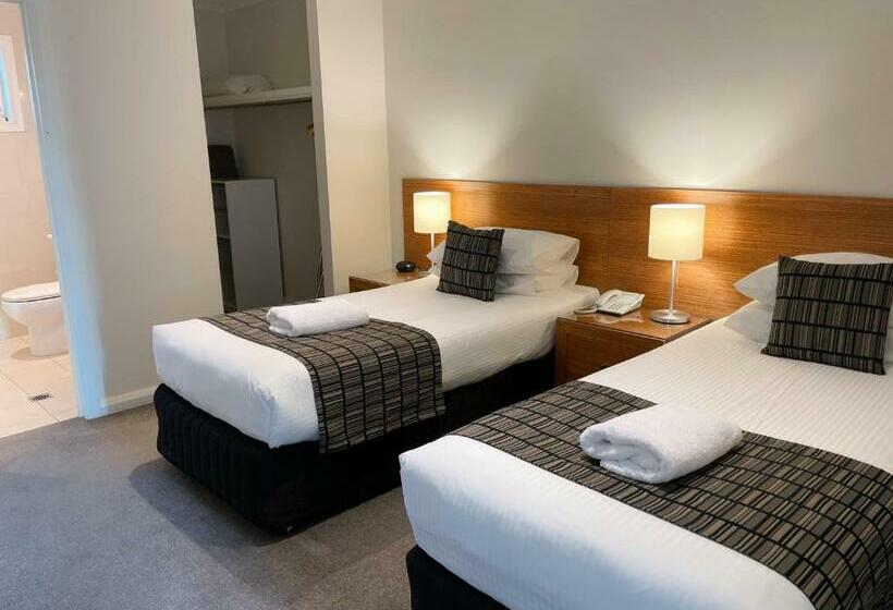 استودیوی استاندارد, Red Earth Motel