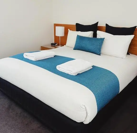 استودیوی استاندارد, Red Earth Motel