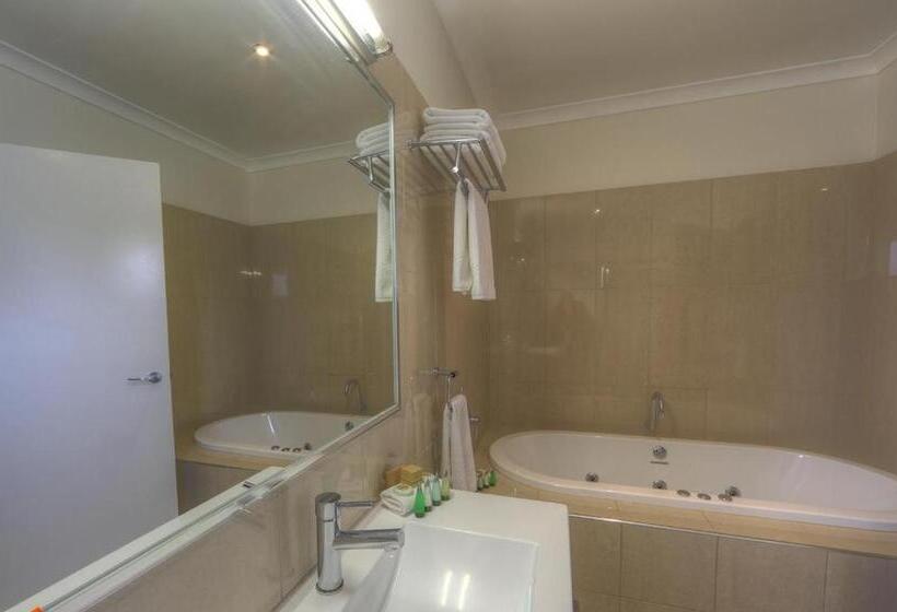 استودیوی استاندارد, Red Earth Motel