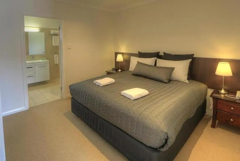 استودیوی استاندارد, Red Earth Motel