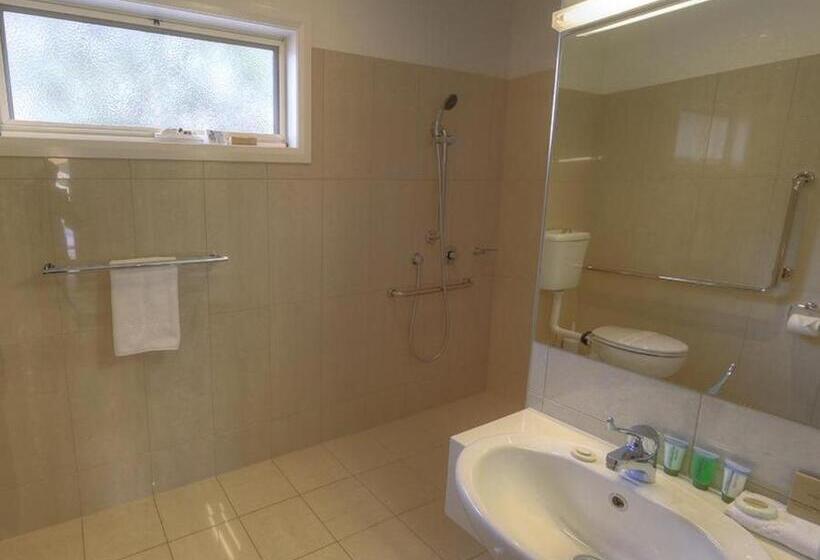 استودیوی استاندارد, Red Earth Motel