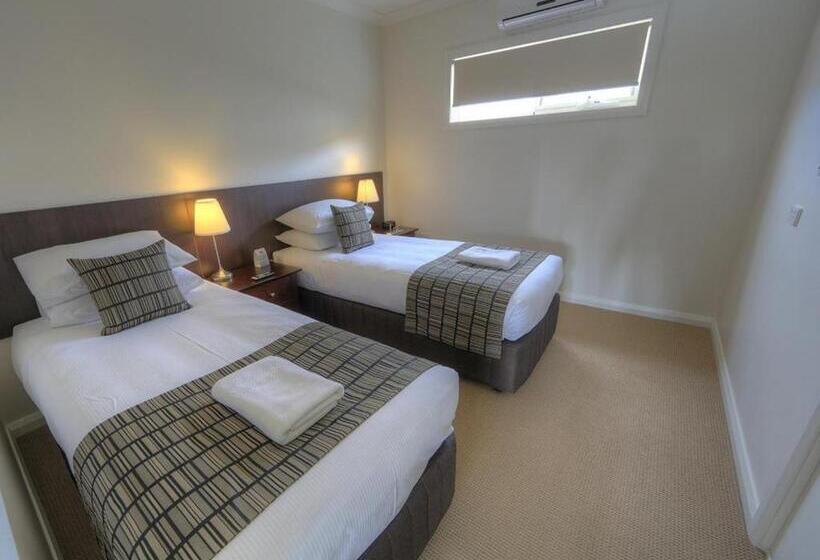 Апартаменты 3 Спальни, Red Earth Motel