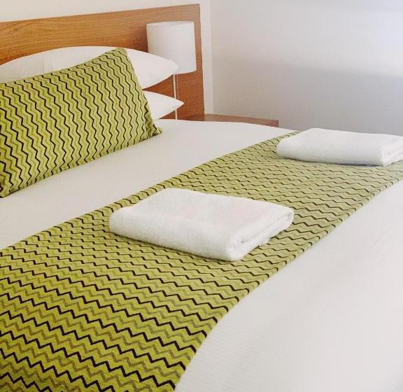 استودیوی لوکس, Red Earth Motel