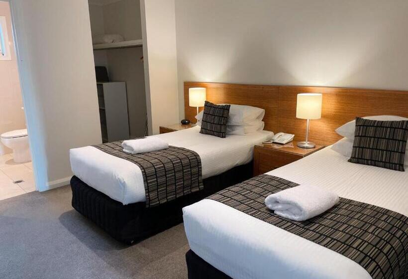 استودیوی لوکس, Red Earth Motel