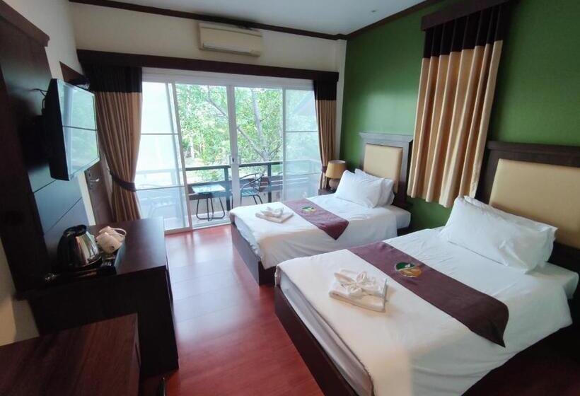 Quarto Deluxe, Baantip Suantong