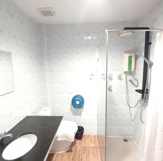Deluxe room with river view, Baantip Suantong