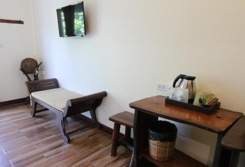 Quarto Superior Vista Jardim, Baantip Suantong